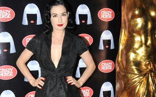 Dita Von Teese i tancerki z Crazy Horse (FOTO)