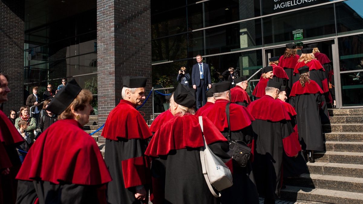 Krakow, 01.10.2017. Inauguracja 654. Roku Akademickiego na Uniwersytecie Jagielonskim; N/z Orszak profesorow., Image: 431364908, License: Rights-managed, Restrictions: , Model Release: no, Credit line: Grzegorz Lyko / ArtService / Forum