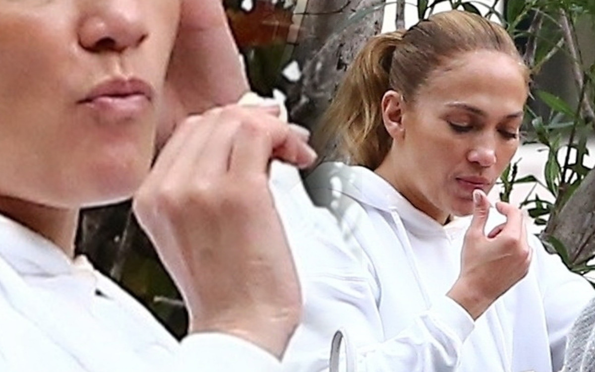 Jennifer Lopez podczas lunchu – mamy okazję zobaczyć jej twarz z bliska i bez makijażu (ZDJĘCIA)