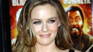 Alicia Silverstone zapomniała ogolić nogi