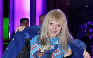 Spodnie z krokiem w kolanach (FOTO)