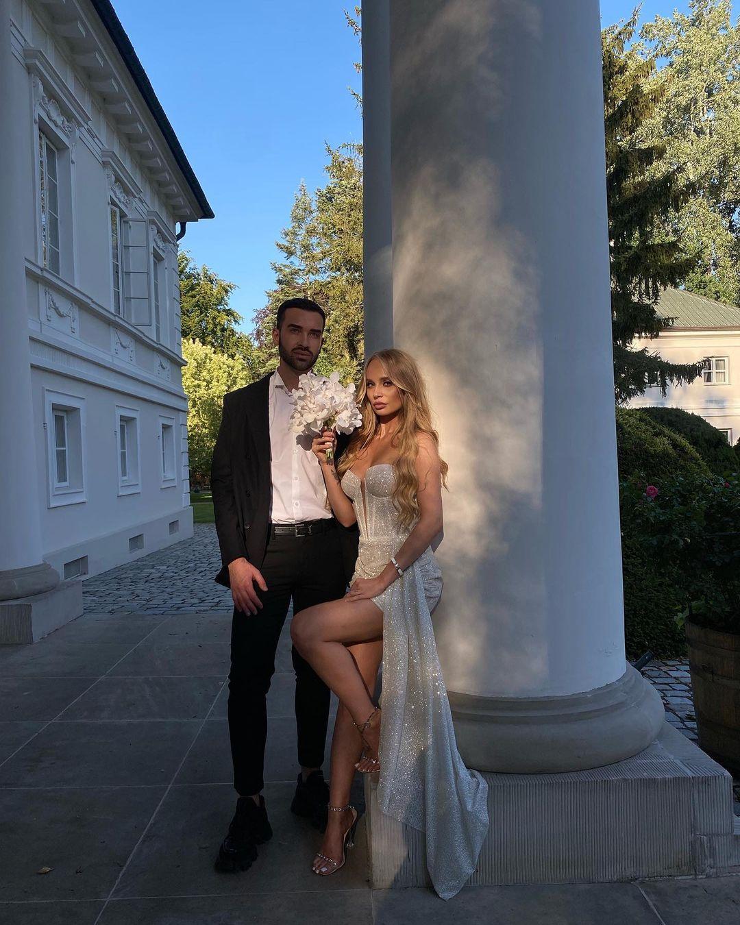 Andziaks pokazała drugą suknie ślubną. Fani zachwyceni, ale uwagę zwraca podobieństwo do druhen