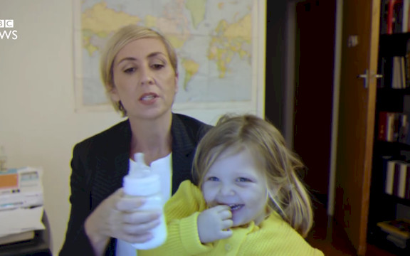 Najpopularniejsza przeróbka viralu z BBC jest… seksistowska?