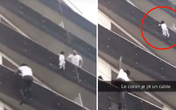 Dziecko zwisające z balkonu! Na pomoc przyszedł SPIDERMEN!