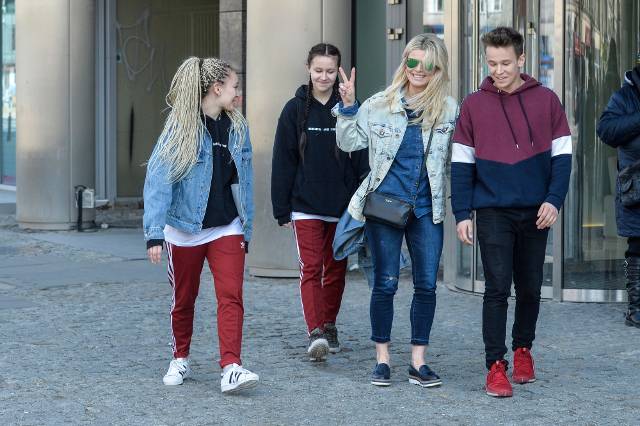 Mandaryna chwali się dziećmi przed studiem DDTVN! Ale WYROSŁY!