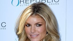 Marisa Miller kusi sprężystym biustem (FOTO)