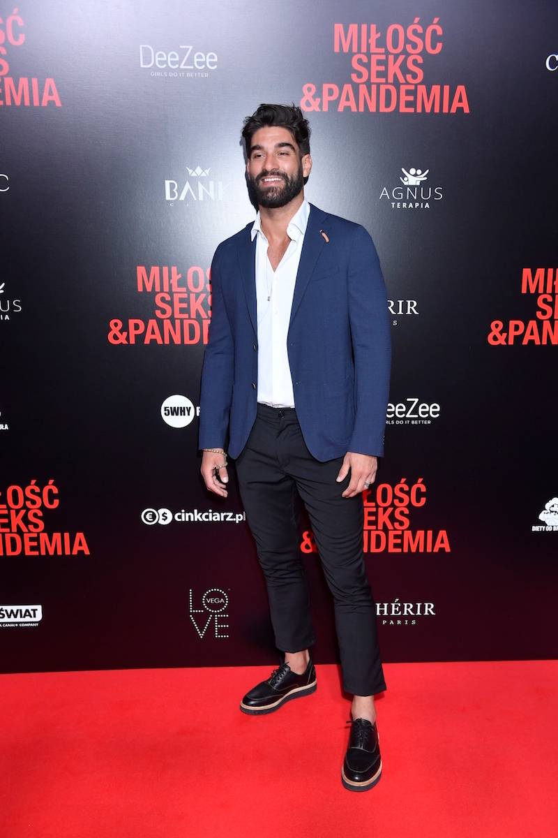 Premiera filmu “Miłość, seks & pandemia”. Anna Mucha z partnerem, Małgorzata Rozenek z Radkiem