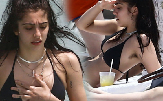 Córka Madonny w bikini na plaży i nie, nie ogoliła włosów pod pachami (ZDJĘCIA)