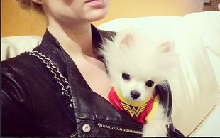 Te zdjęcia tylko podsyciły plotki o usunięciu żeber (FOTO)