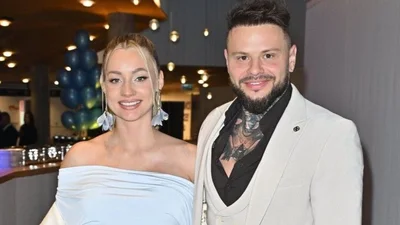 Gwiazda odsłania ciążowy brzuszek na wielkiej gali. Poród już niebawem