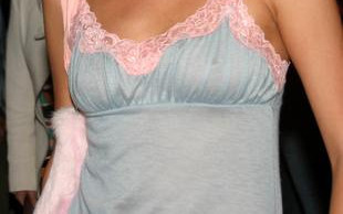 Paris Hilton w bikini w Dubaju (FOTO)