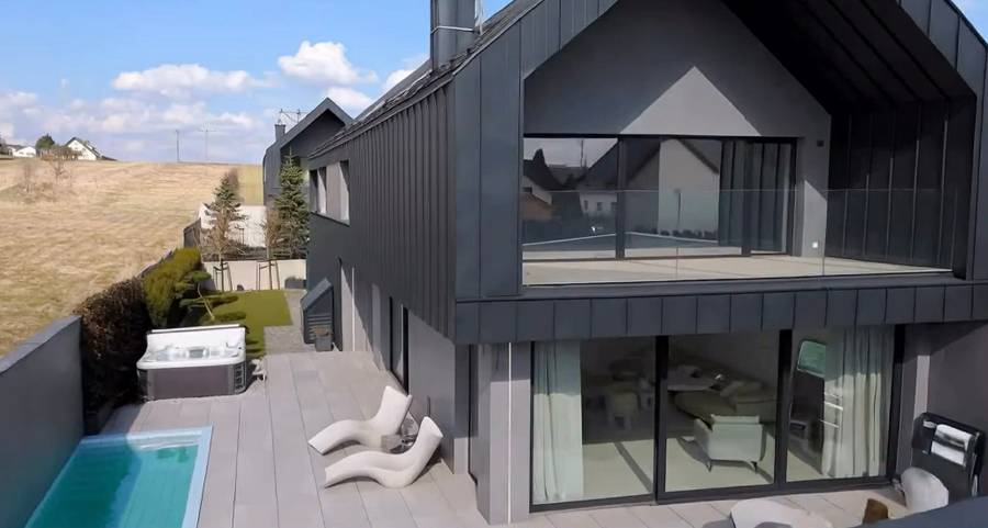 Luksusowy dom Friza i Wersow wystawiony na sprzedaż