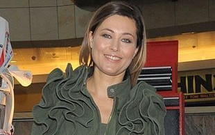 Która gwiazda lansuje się w kurtce Valentino? (FOTO)