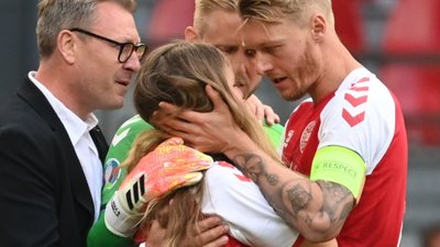 Przejmujące zdjęcia partnerki Christiana Eriksena. Po tym jak upadł, wbiegła na murawę