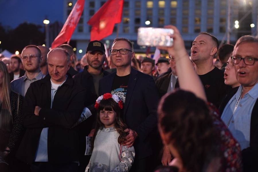 Andrzej Duda i Karol Nawrocki uchwyceni razem na koncercie! Tak upamiętnili Powstanie Warszawskie (FOTO)