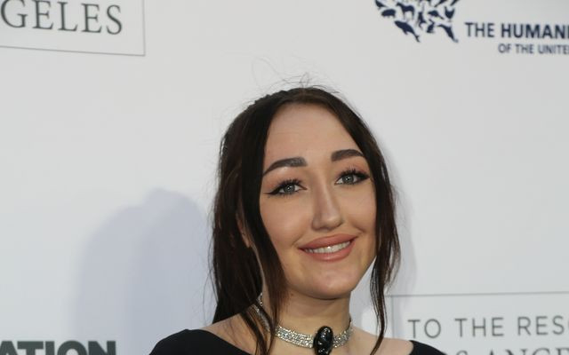 OMG! Co się dzieje z twarzą Noah Cyrus?!
