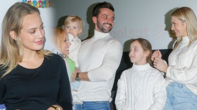 Barbara Kurdej-Szatan z całą rodziną na premierze rodzinnego musicalu. Są tak samo ubrani!