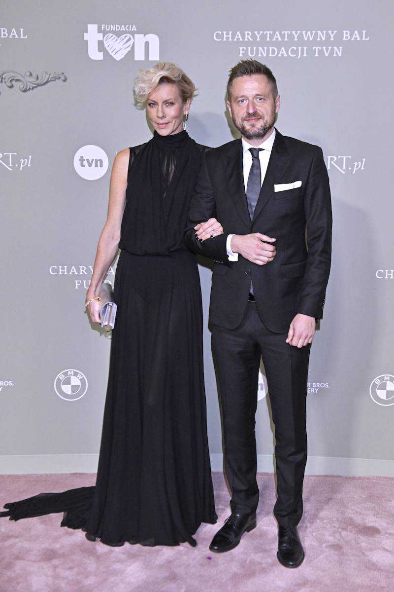 Charytatywny Bal Fundacji TVN. Justyna Gradek z nowym partnerem, Joanna Krupa, Żebrowscy…