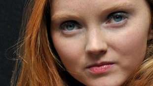 Lily Cole jak porcelanowa lalka (FOTO)