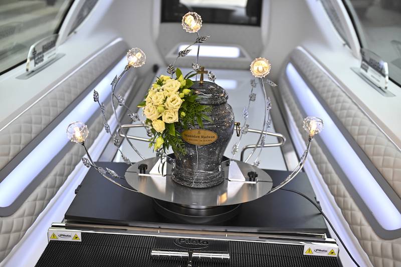 Pogrzeb Stanisława Radwana. Dorota Segda ze łzami w oczach żegna męża