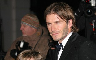 David Beckham z synem na czerwonym dywanie (FOTO)