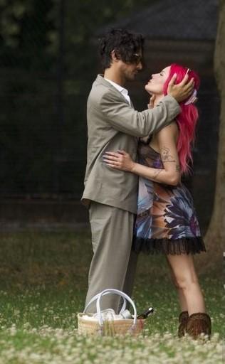 Halsey z ukochanym na pikniku