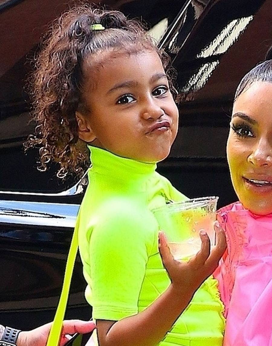 Kim Kardashian z dziećmi w Nowym Jorku