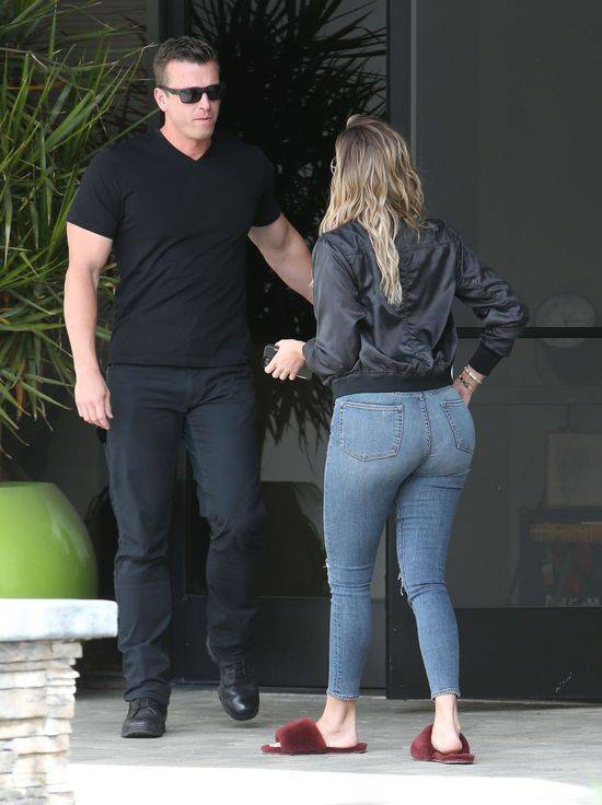 Ekspedientka w sklepie z jeansami PONIŻYŁA Khloe Kardashian