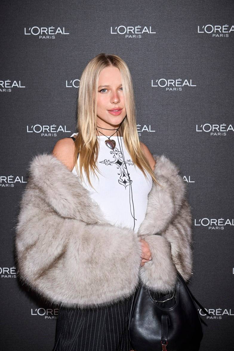 Impreza L’Oreal. Magda Stępień we frędzlach, Wiktoria Gąsiewska kusi dekoltem, Oliwia Bieniuk odsłania biustonosz