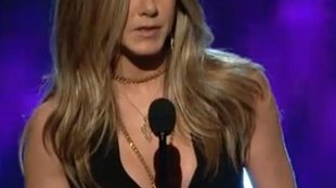 Podpita Jennifer Aniston na People’s Choice Awards! (VIDEO)
