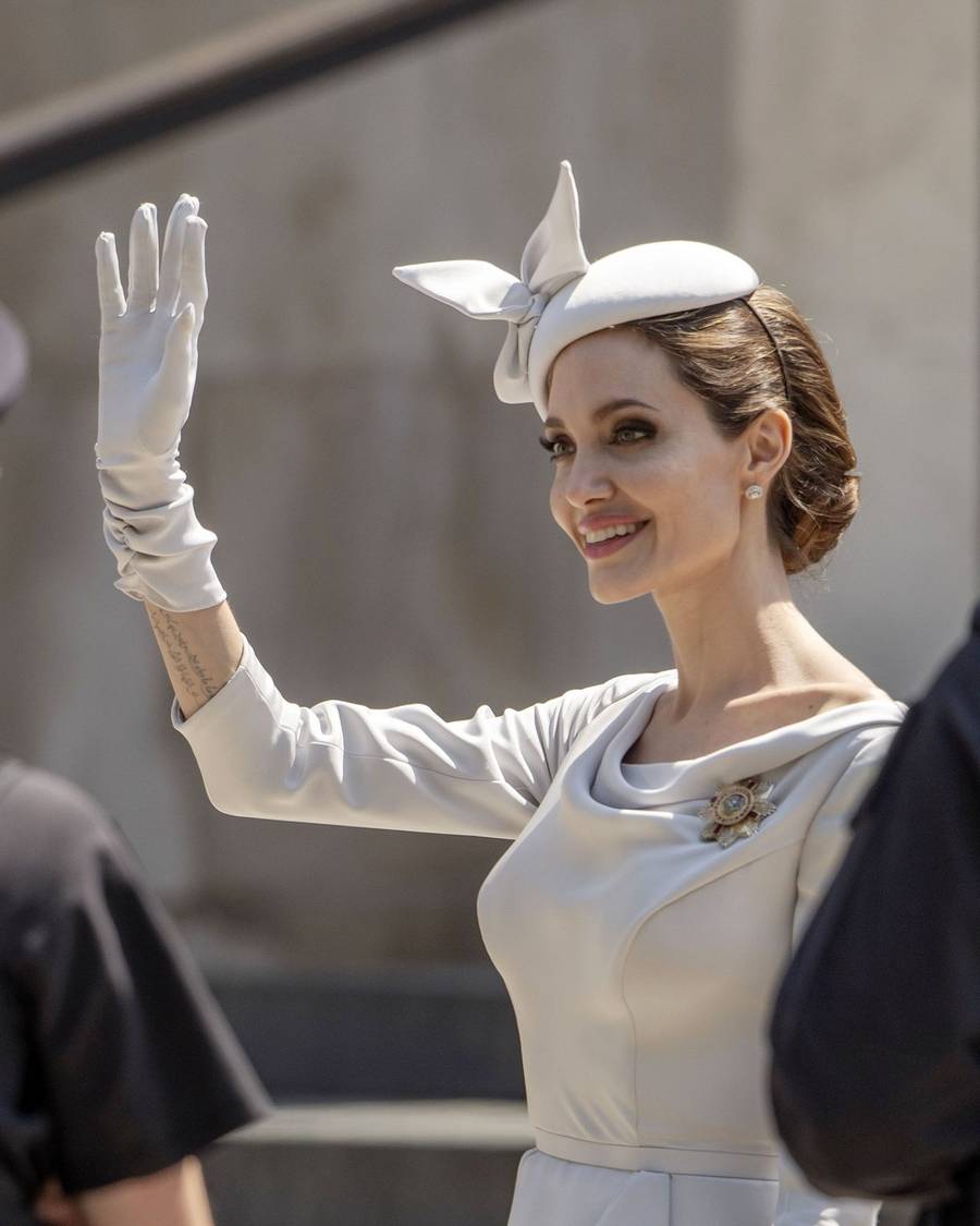 Angelina Jolie niczym KSIĘŻNA na uroczystości w Londynie (ZDJĘCIA)