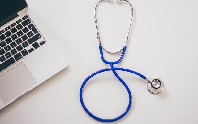 Ból głowy: jak sobie z nim radzić i kiedy warto zgłosić się do lekarza?