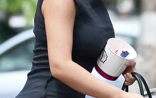 Kardashianka debiutuje w klipie Kanye Westa [VIDEO]