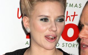 Scarlett Johansson nie wyjdzie z domu bez…