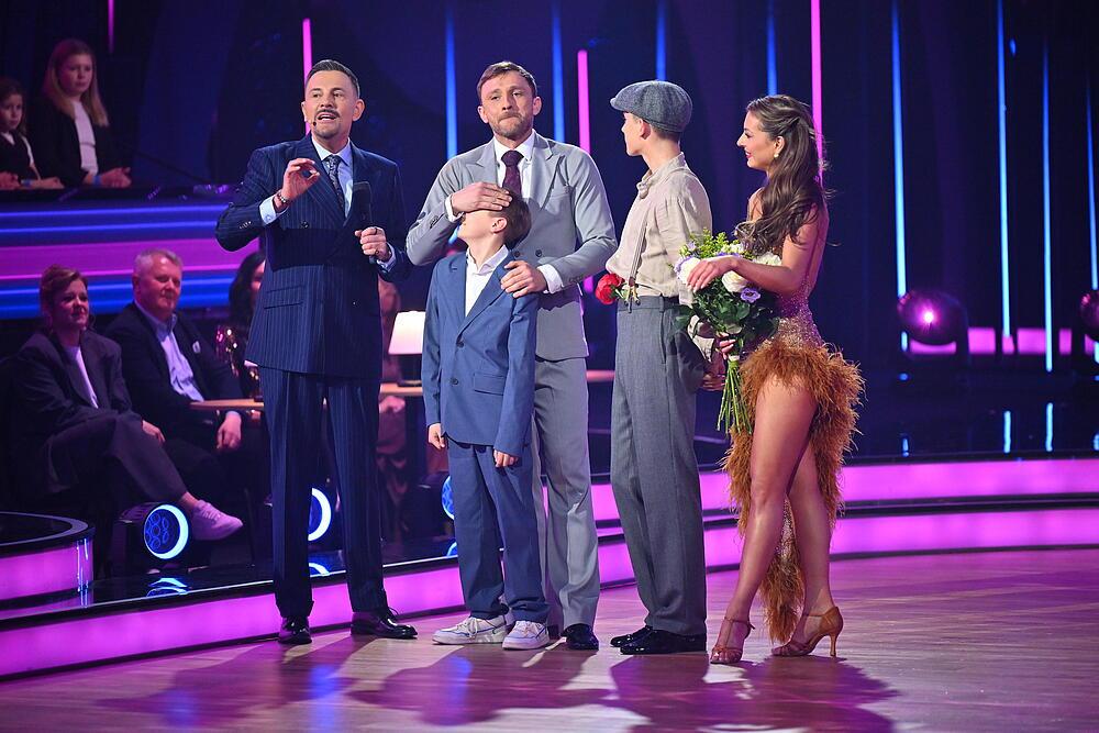 Kamil Nożyński na parkiecie z synem, fot. KAPiF