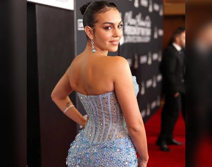 Georgina Rodriguez w sukni z głębokim rozcięciem niczym KRÓLOWA LODU (ZDJĘCIA)