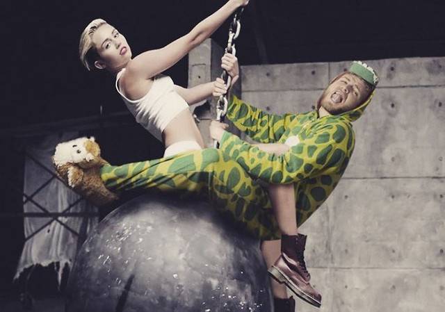 Jak zaprzyjaźnić się z gwiazdami? Wstawić siebie do ich fotek