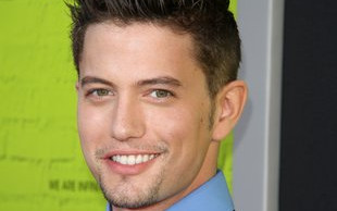 Jackson Rathbone – większe ciacho niż Pattinson? (FOTO)