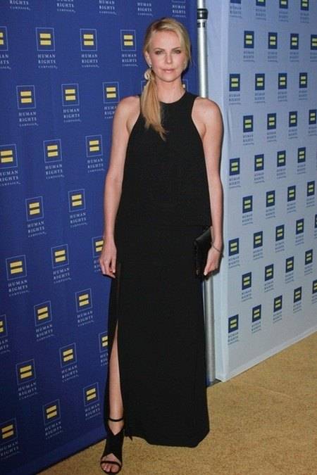 Charlize Theron na czerwonych dywanach