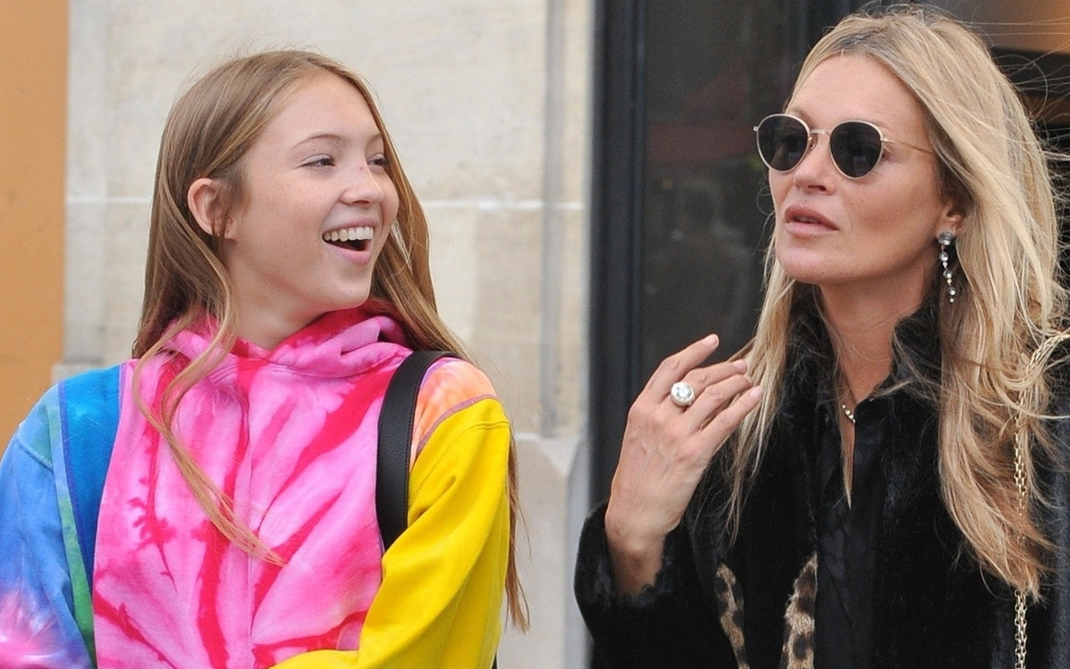 Kate Moss z córką w Paryżu – nastolatka jest po prostu PIĘKNA! (ZDJĘCIA)