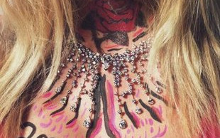 Lara Stone w bikini bez retuszu