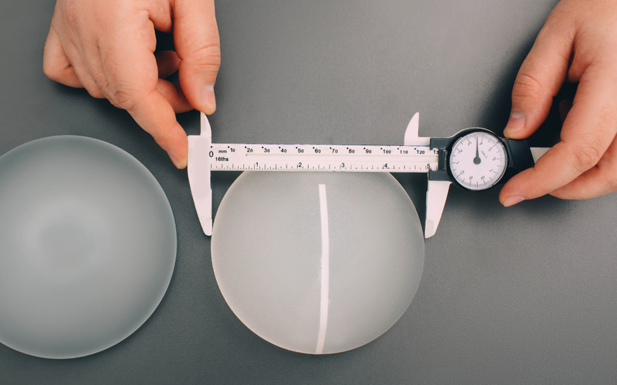 Ta kobieta chciała bezinwazyjnie poprawić biust po porodzie a zmieniła swoje życie w KOSZMAR!