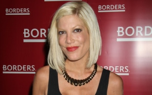 Tori Spelling promuje kolejną książkę (FOTO)