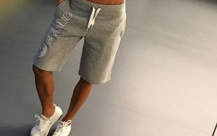 Ale rajty! Ewa Chodakowska zamiast legginsów założyła rajstopy i jest MOC