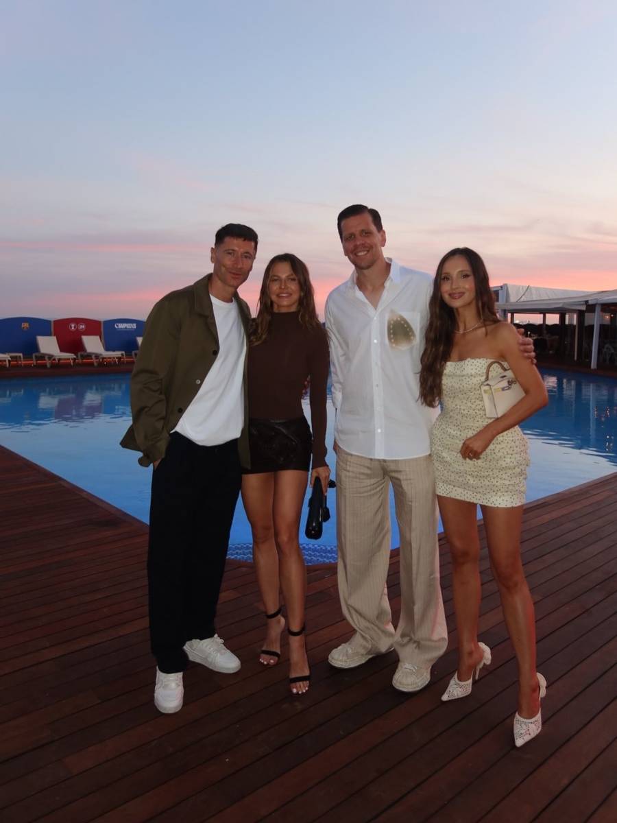 Ania i Robert Lewandowscy oraz Marina i Wojtek Szczęśni na imprezie FC Barcelony, fot. Instagram