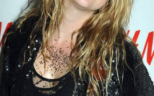 Ke$ha świeci nawet  w ciemności [VIDEO]