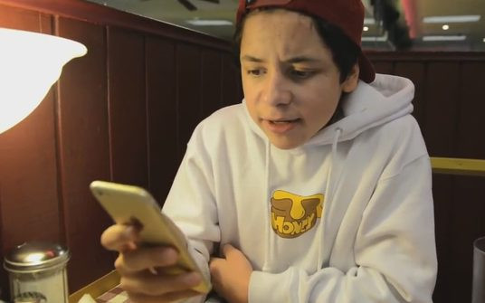 15-letni youtuber aresztowany za akt seksualny z 12-latką