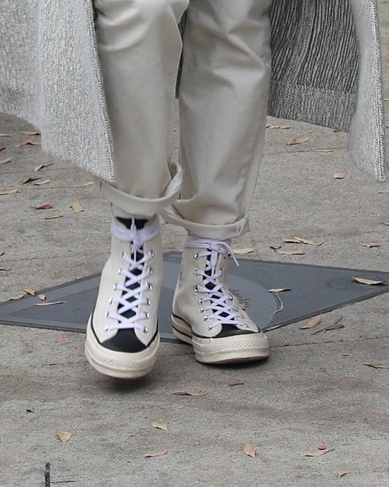 Hailey Bieber w różowych włosach zaskoczyła nietypową stylizacją