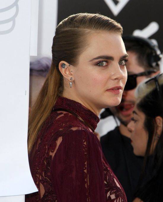 50 twarzy Cary Delevingne