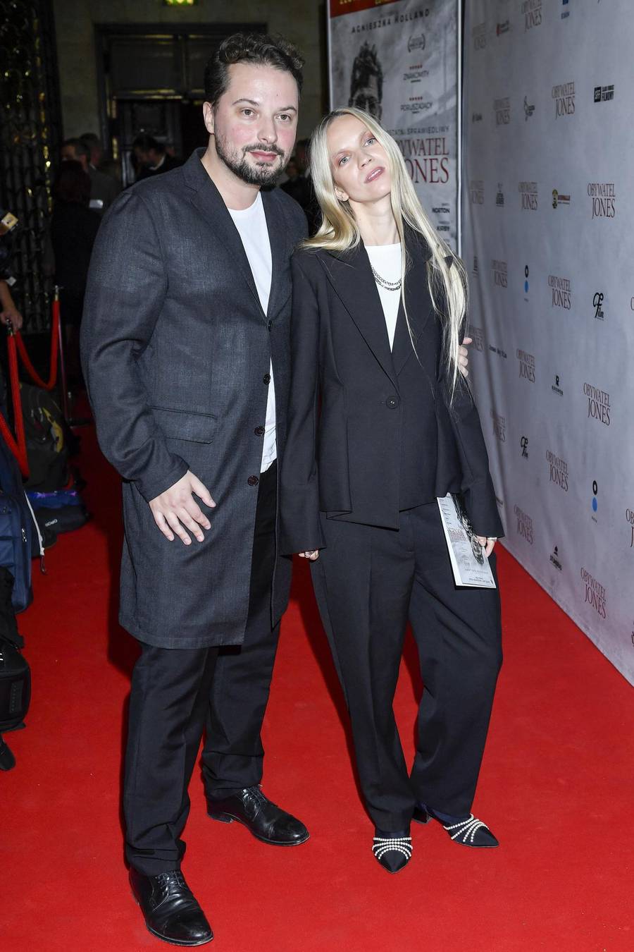 Premiera filmu Agnieszki Holland. Anja Rubik, Maciej Stuhr z partnerką i POLITYCY